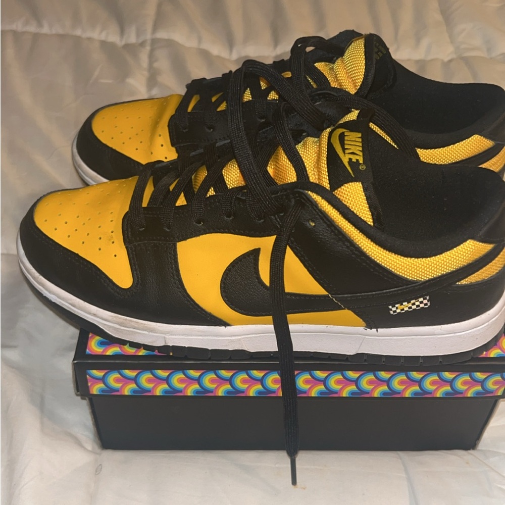 Mens Nike Dunks - Picture 2 of 4